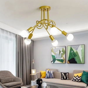 Lustre plafonnier 5 bras doré brossé au plafond d'un salon contemporain