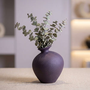 Vase céramique imitation pierre violet avec branches séchées