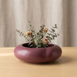 Vase galet en céramique vieux rose avec fleurs séchées