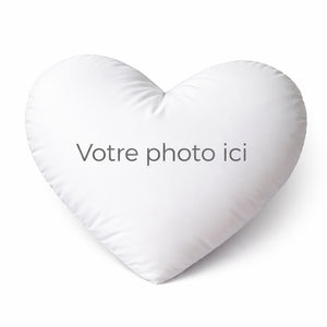 Coussin personnalisé en forme de cœur avec espace pour ajouter une photo imprimée, idéal comme coussin décoratif unique.