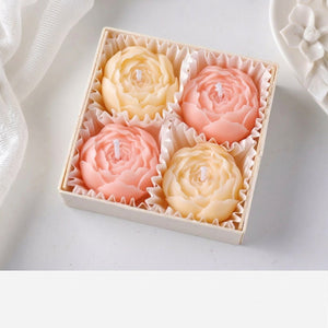 Coffret de quatre bougies parfumées en forme de rose beige champagne