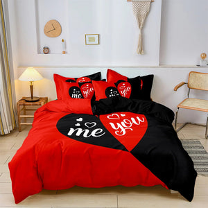 Parure de lit cœur bicolore design romantique avec grand motif cœur et inscriptions romantiques sur la housse de couette et les taies d’oreiller, présentée dans une chambre moderne.