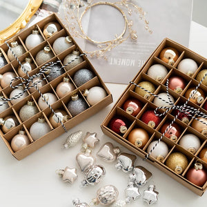 Assortiment de boules de Noël en verre et plastique avec finitions brillantes et mates de 4cm de diamètre