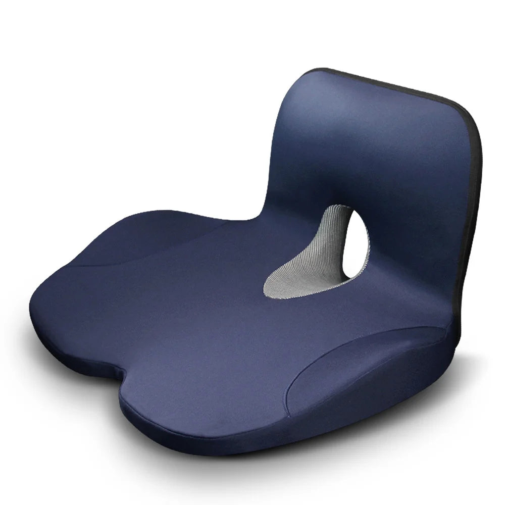 Coussin mémoire de forme ergonomique coccyx, vue en situation dans un intérieur chaleureux