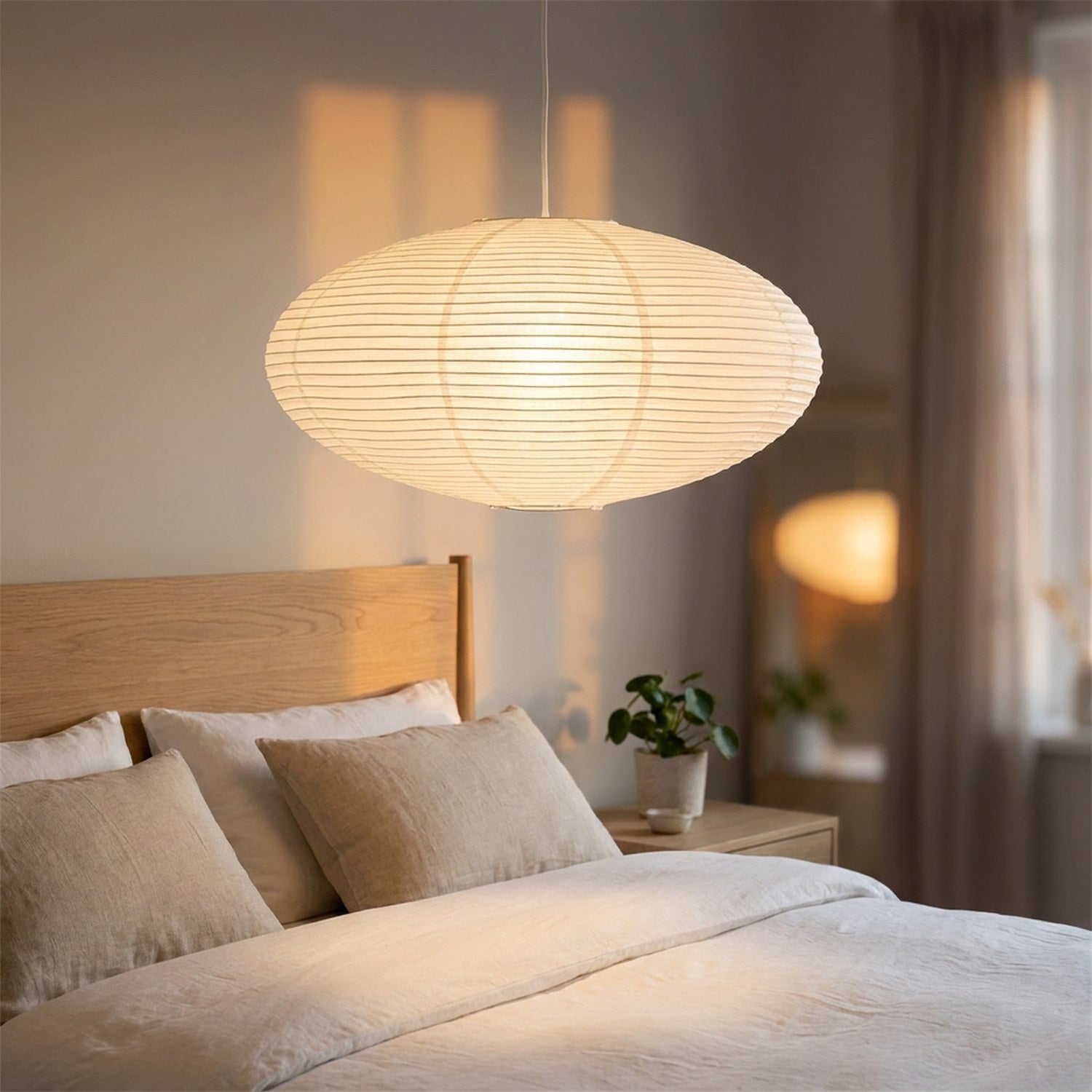 Abat-jour ovale en papier allumé dans une chambre scandinave chaleureuse