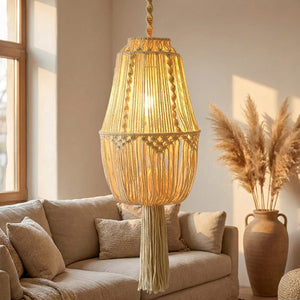 Grand abat-jour macramé bohème taille 65 cm allumé dans un salon haut de plafond