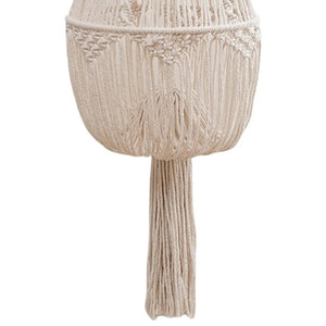 Détail du tissage macramé naturel de l'abat-jour bohème