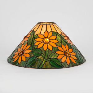 Abat-jour vitrail style Tiffany tournesol orange avec gemmes ambre sur fond blanc neutre