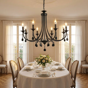 Lustre baroque en salle à manger avec roses blanches, style français