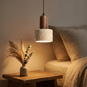 Lampe suspension travertin dans une chambre wabi sabi chaleureuse
