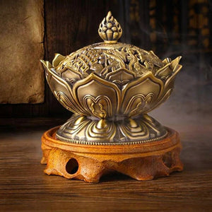 Brûleur encens bouddha bronze sur socle en bois dans cadre zen