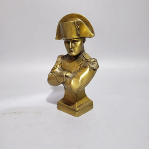 Buste Napoléon en résine bronze doré vue de face complète fond gris neutre