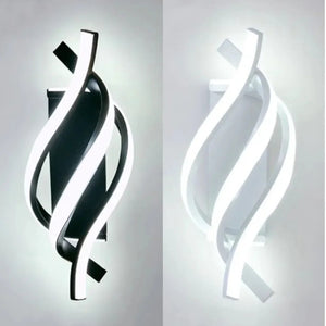 Applique murale LED spirale disponible en noir et blanc côte à côte