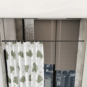 Tringle installée entre deux parois avec rideau à motifs suspendu par anneaux