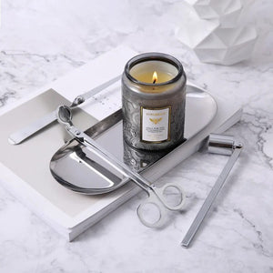 Bougies parfumées en pots de verre embossés de différentes couleurs ambre gris rouge blanc