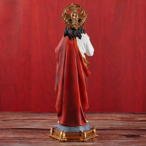 Statue du Sacré-Cœur de Jésus vue de dos montrant le drapé du manteau rouge