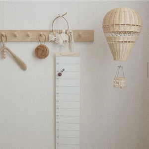 Ballon rotin mural dans chambre nordique