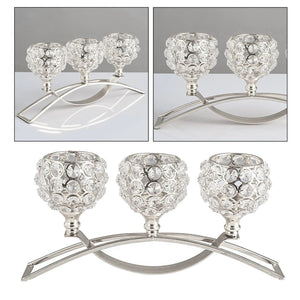 Détail des trois vasques en cristal du chandelier argenté