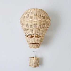 Ballon à air chaud rotin fond blanc – détail produit