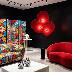 Lampadaire pétales rouge dans un salon pop art coloré