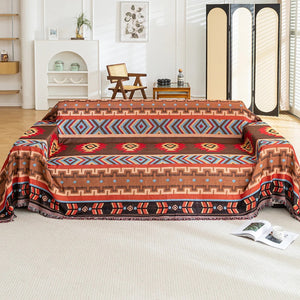 Couvre-lit amérindien à motifs aztèques recouvrant un canapé trois places