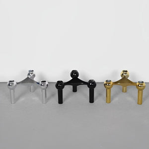 Chandelier modulaire en métal présenté en finitions argentée noire et dorée