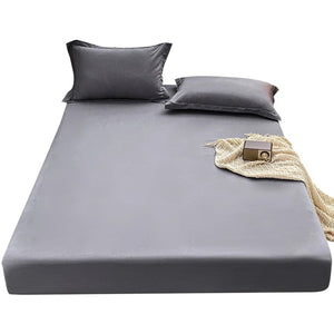Détail du tissage satin gris du drap-housse