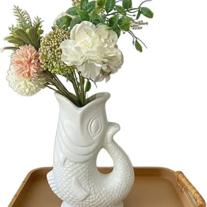 Vase koi blanc avec fleurs séchées ambiance cosy