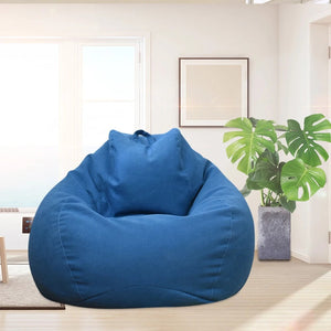 Pouf tatami bleu posé près d'une fenêtre avec une plante verte