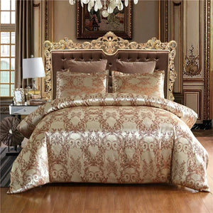 Parure de lit en satin jacquard doré dans une chambre élégante