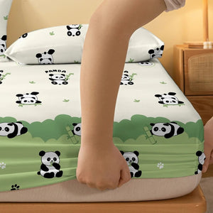 Coin élastiqué du drap-housse panda tendu à la main sur le matelas