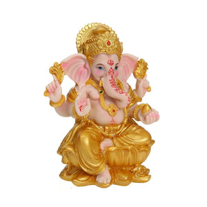 Statue de Ganesha en résine dorée vue de face sur fond blanc montrant les 4 bras