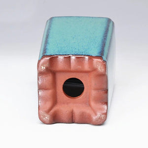 Base en terre cuite du pot avec son trou de drainage