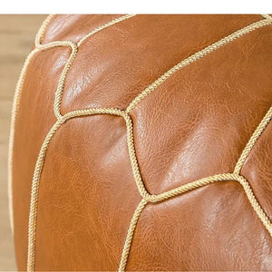 Gros plan sur le cuir PU et les coutures torsadées du pouf marocain