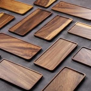 Plateaux rectangulaires en bois de noyer aux teintes et textures variées