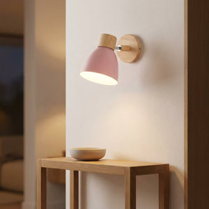 Applique murale nordique rose en bois et métal dans une entrée