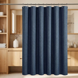 Rideau de douche aspect lin bleu foncé dans une salle de bain élégante