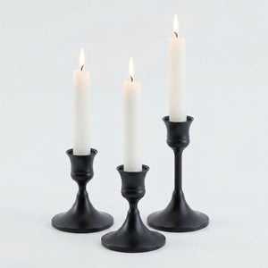 Kit 3 bougeoirs métal noir mat compact avec bougies allumées fond blanc