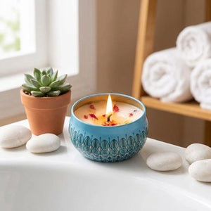 Bougie parfumée fleurs séchées nappe lin étagère salle de bain zen