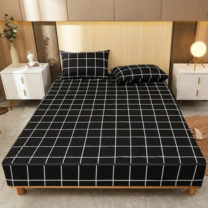 Housse de matelas imperméable à carreaux noir et blanc sur un lit dans une chambre moderne