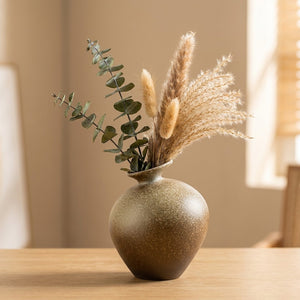 Vase céramique imitation pierre blanc avec branches séchées