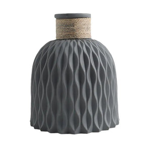 Vase gris anthracite motif ondulé col chanvre fond blanc vue de face