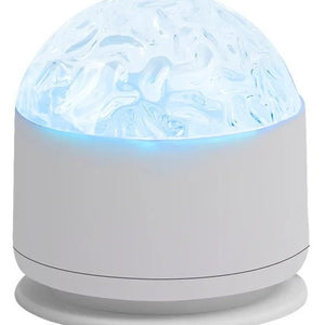Veilleuse projecteur galaxie ronde blanche allumée en bleu vue de face sur fond neutre