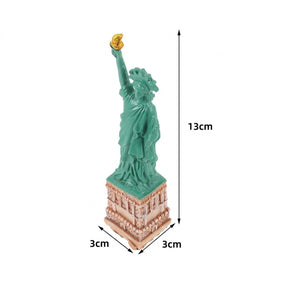 Dimensions statuette de la Liberté 13cm x 3cm x 3cm