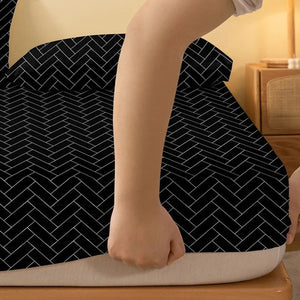 Ajustement du drap housse chevrons noir et blanc sur l'angle du matelas