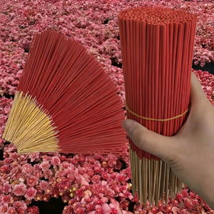 Bâtonnets d'encens sang de dragon rouge en éventail et en cylindre sur fond floral