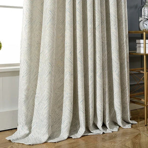 Gros plan du tissu chenille tissé blanc cassé aux fines rayures gris bleu