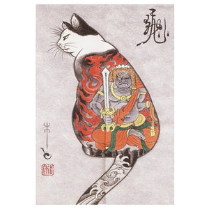 Détail du motif chat tatoué guerrier sur fond gris façon estampe japonaise