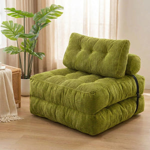 Chaise pliante convertible verte en velours côtelé dans un salon