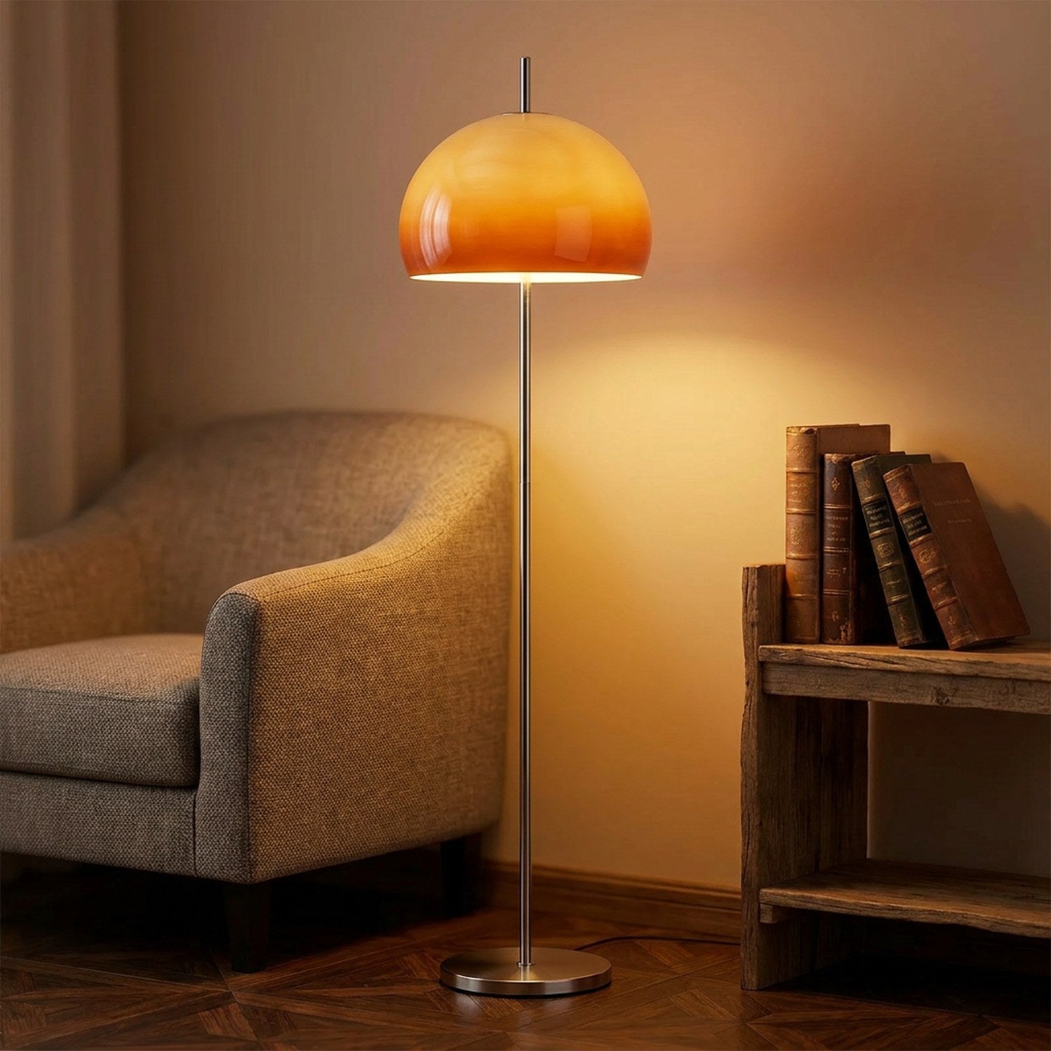 Lampadaire champignon orange allumé dans un coin lecture avec fauteuil et étagère